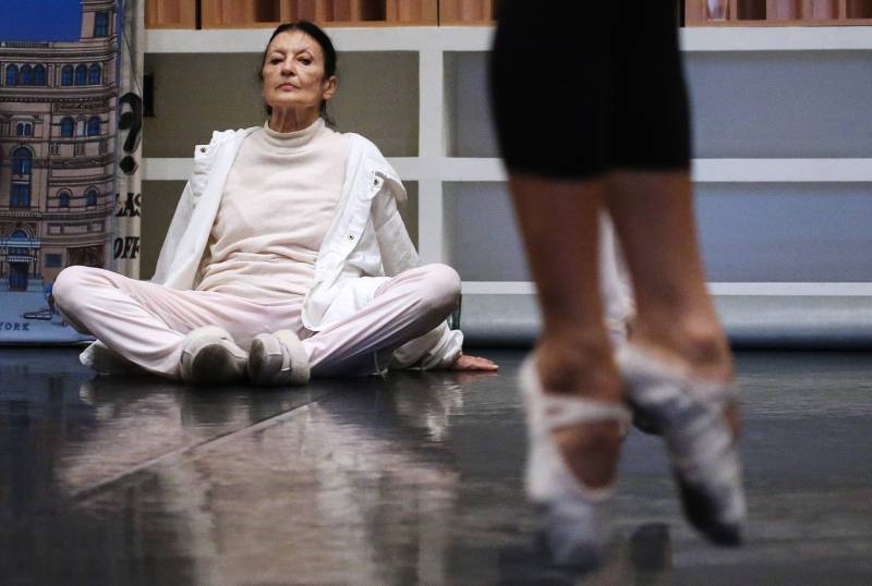 Carla Fracci a Mosca durante la realizzazione di "The Mystery of the ballet" (2016)