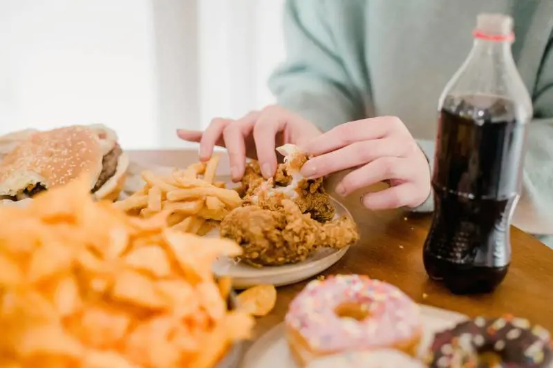 Gastrite: quali sono i sintomi iniziali? Attenzione al consumo di questi alimenti