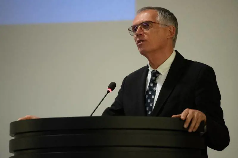 La Borsa boccia Stellantis. Fiom: "Stop maxi-bonus"