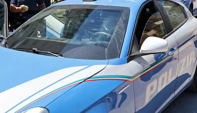 Violentano due giovani americane: due arrestati