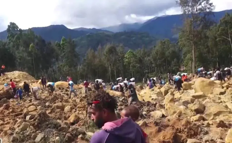 Tragedia in Papua Nuova Guinea: frana seppellisce un intero villaggio, almeno 670 morti