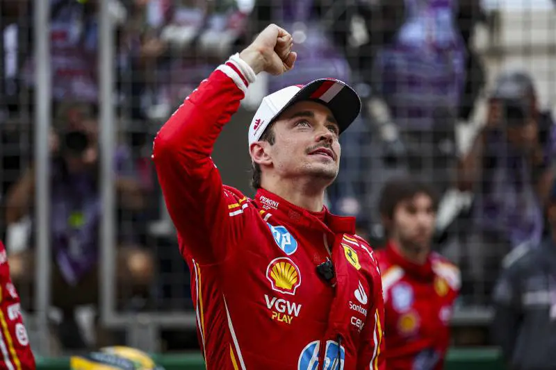 "Pensavo a mio padre...". Le lacrime di Leclerc per la vittoria a Montecarlo