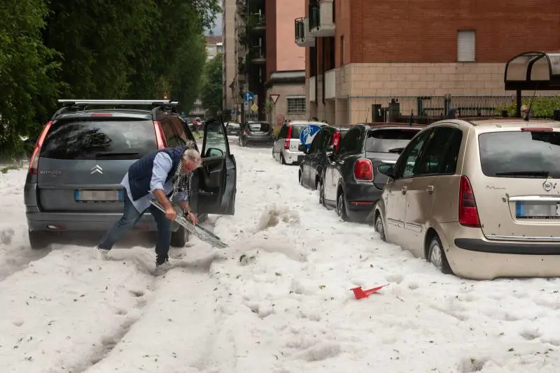 Tregua già finita, il meteo precipita: dove e quando tornano temporali e grandinate