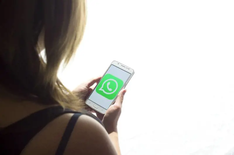 Un "codice segreto" su WhatsApp. Cosa significa il messaggio con "7642"