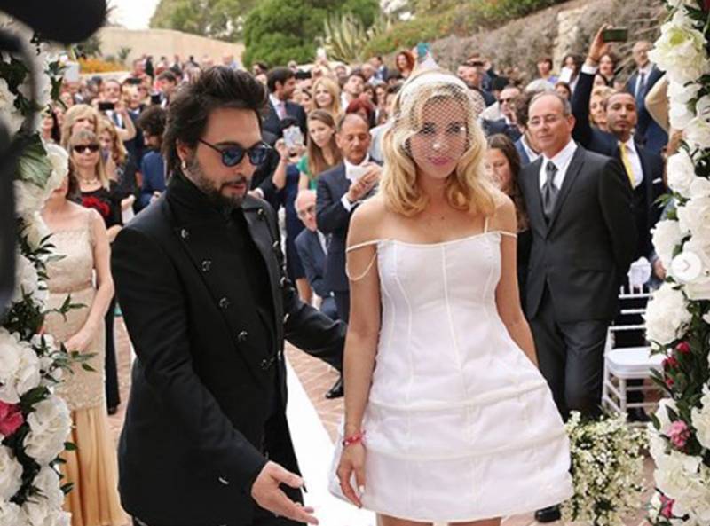 Francesco Sarcina e Clizia Incorvaia nel giorno delle nozze (5 giugno 2015)
