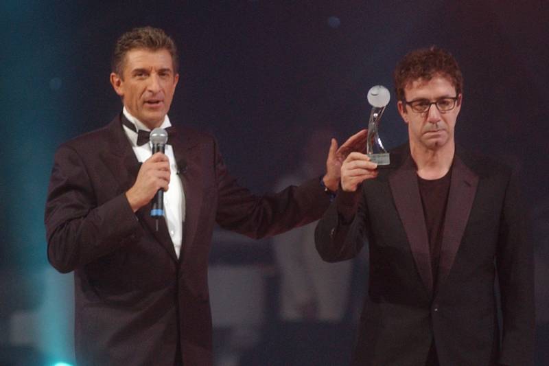 Francesco Nuti premiato da Ezio Greggio al Festival de la comedie di Montecarlo (2003) 