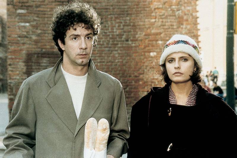 Francesco Nuti e Isabella Ferrari in "Willy Signori e vengo da lontano" (1989)