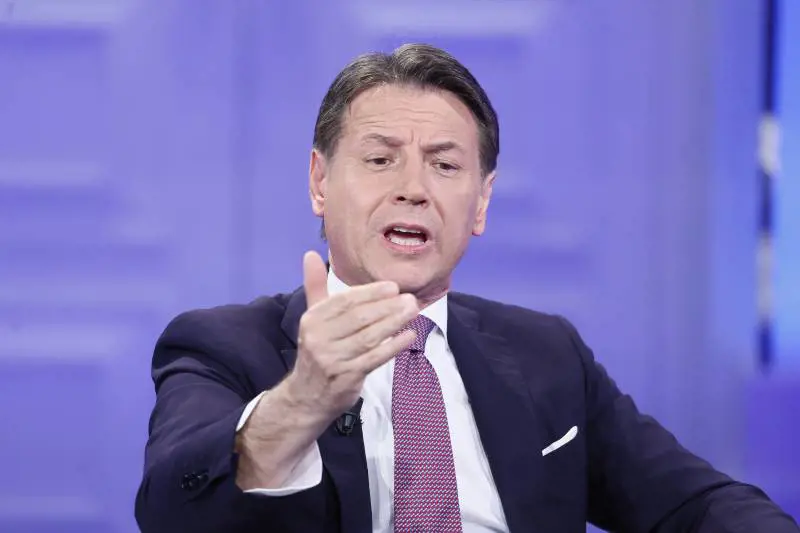 Conte si blinda e poi va all'attacco. Il sogno? liberarsi di Grillo e Travaglio