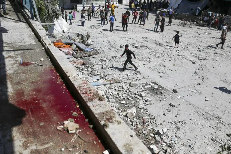 Gaza, missili israeliani sulla scuola dell'Onu: 40 morti