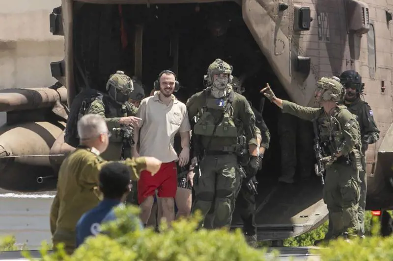 Spie, agenti camuffati e pioggia di fuoco. Così Israele ha liberato i quattro ostaggi