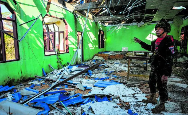 Tra i ribelli che incendiano il Myanmar: "Cacciamo la giunta e prendiamo il potere"