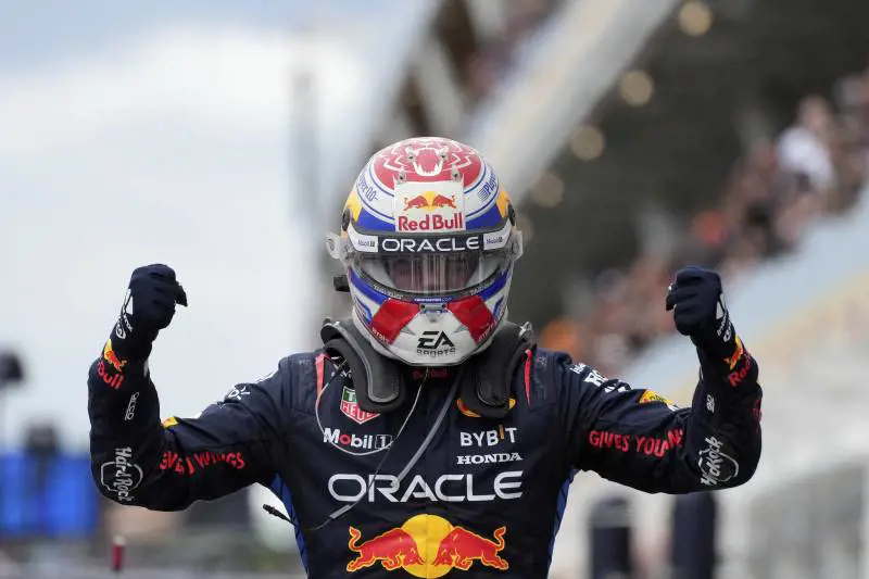 Verstappen torna a fare il Max nel giorno dello sprofondo rosso