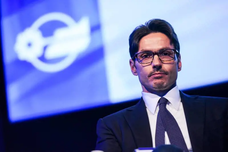 Pier Silvio raduna il popolo di Mediaset. "Mio padre è amore"