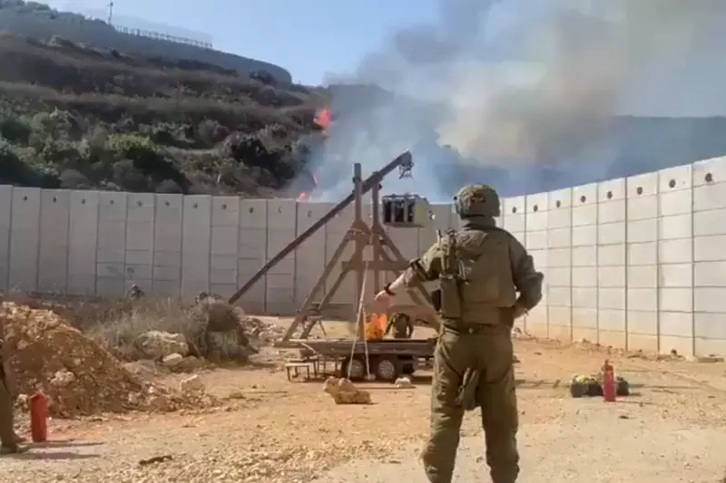Il Libano attaccato con un trabucco medievale: cosa c'è dietro la mossa israeliana