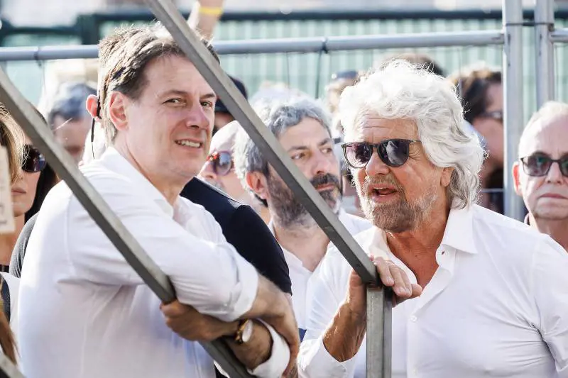 Grillo brucia Conte: il M5s non c'è più