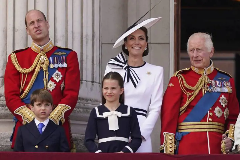 Rieccola. È la vera regina. La monarchia inglese in mano a una borghese