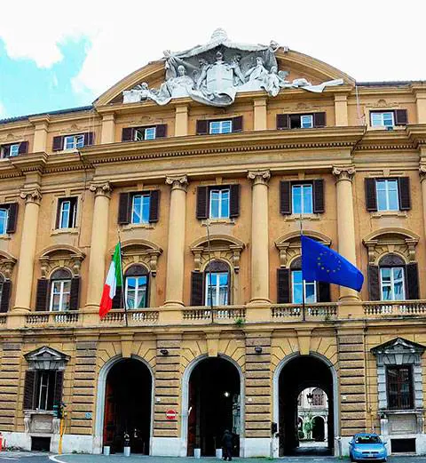 Il Tesoro: "Il Golden power è legittimo"