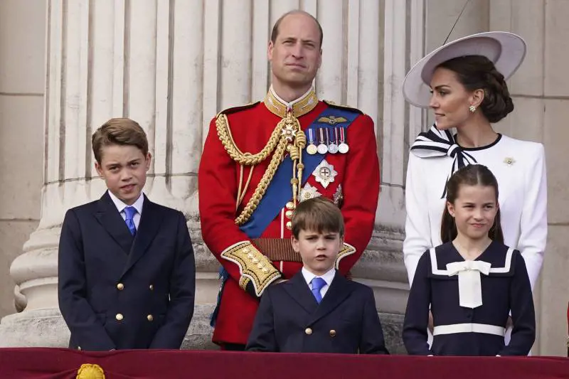 Gli sguardi, i sorrisi e le mani: cosa dice il linguaggio del corpo di William e Kate al ritorno in pubblico