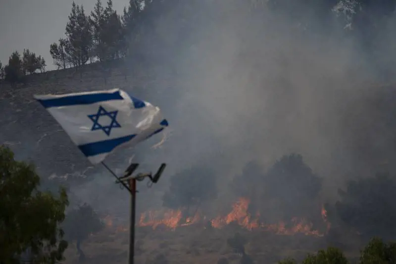 Decine di migliaia di israeliani scendono in piazza contro Netanyahu