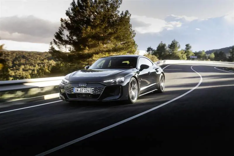 Audi e-tron GT 2024, il modello stradale più potente di sempre della Casa dei Quattro Anelli 
