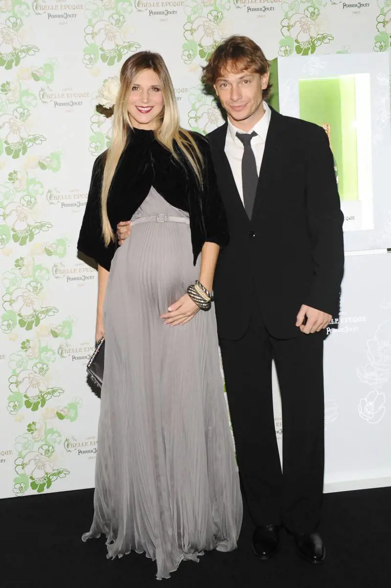 GiorgioPasotti e Nicoletta Romanoff in dolce attesa al Museo della Permanente a Milano (2009)