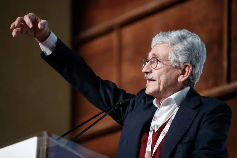D’Alema ora "lotta per la pace" ma da premier bombardò Belgrado