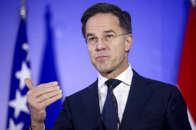 Inizia l'era di Rutte alla Nato: "Legittimo che Kiev colpisca il territorio russo"