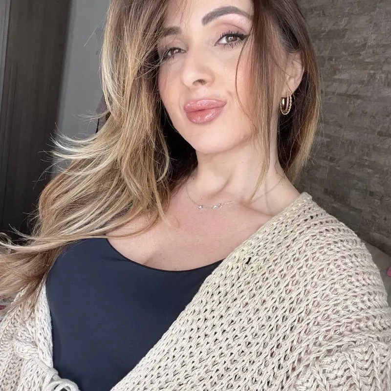 Giudice condanna l’influencer: stop alle foto social con la figlia