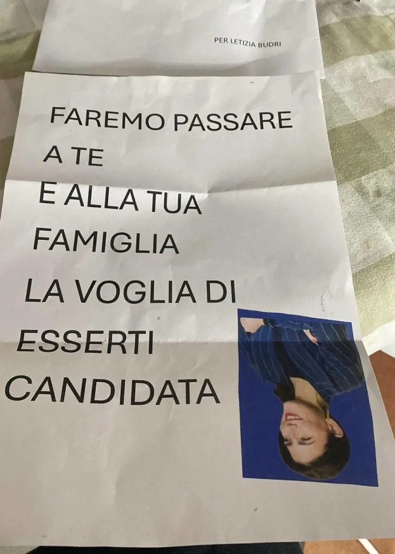 Minacce alla famiglia e foto a testa in giù: lettera choc alla candidata di centrodestra