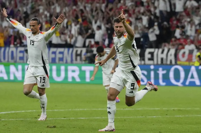 Euro 2024, la Germania riprende in extremis la Svizzera: al gol di Ndoye risponde Fullkrug