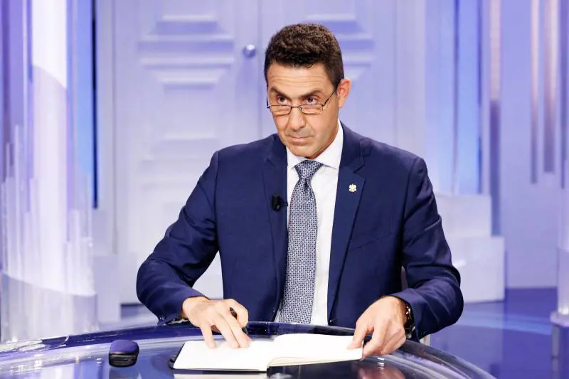 I colonnelli di Vannacci spingono. Lui conta le truppe per un partito