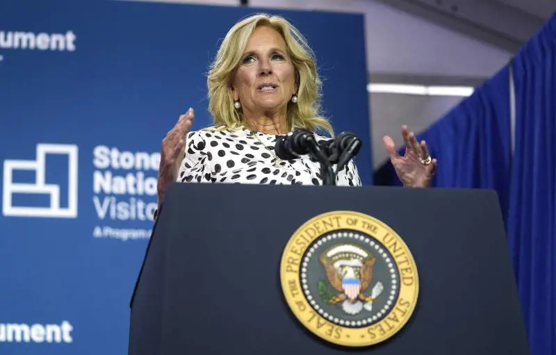 "Novanta minuti non definiscono quattro anni": Jill Biden scende in campo in difesa del presidente