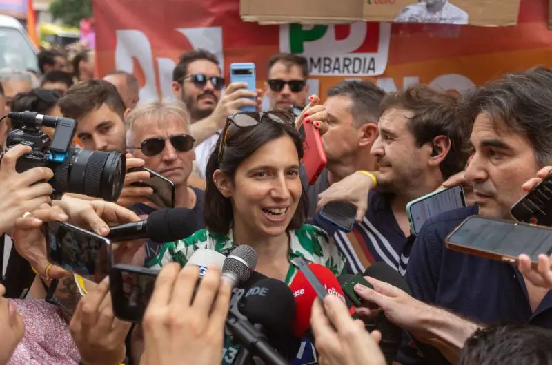 "Possibile un'ampia convergenza". Anche Schlein rilancia la mega-ammucchiata rossa