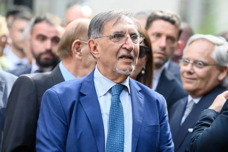 La Russa propone un patto e la sinistra chiede le sue dimissioni
