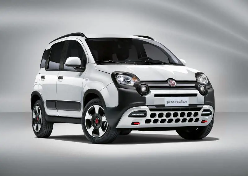 Fiat Panda sempre leader, ma ad agosto il mercato dell'auto crolla (-13,4%)