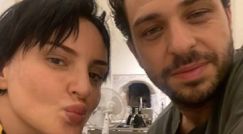 Arisa esce allo scoperto con il nuovo fidanzato (cantante): chi è Walter Ricci