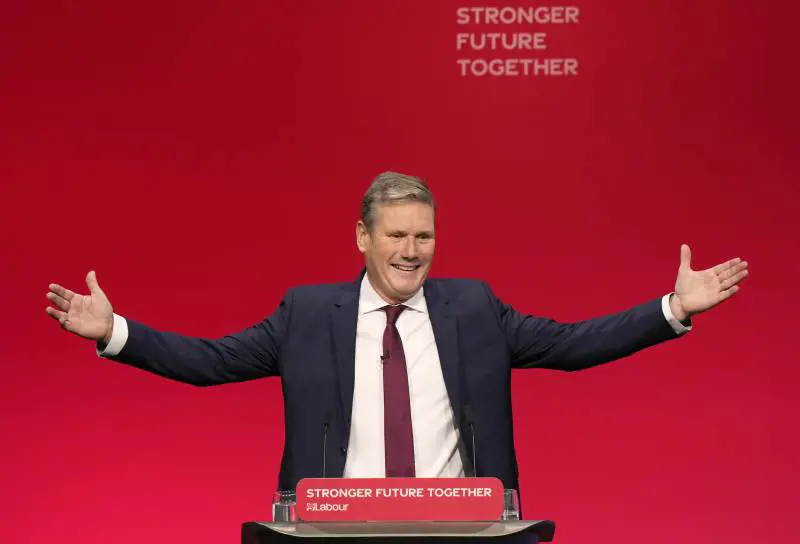 Starmer verso Downing Street: ecco cosa dovrà fare nei primi 100 giorni
