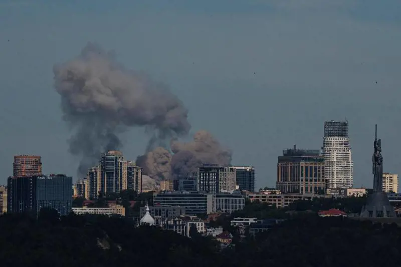 Gli asset russi per ricostruire l'Ucraina. L'Ue trasferisce a Kiev i primi 1,5 miliardi