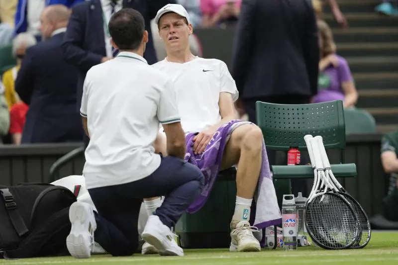 "Mi gira tutto". Malore per Sinner a Wimbledon: ecco cosa è successo