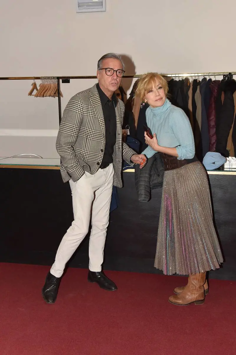 Nancy Brilli e Massimo Ghini al Teatro Eliseo Anteprima Del Film "Modalità Aereo" (2019)