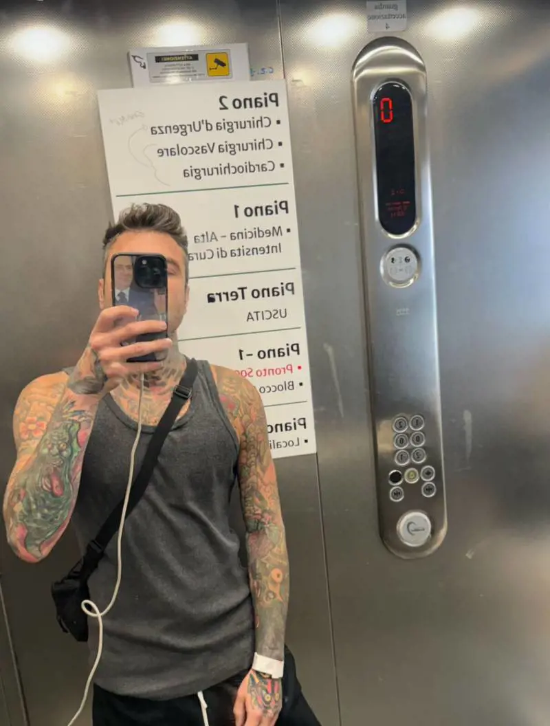 "Leggo cose...". Fedez torna a parlare dall'ospedale