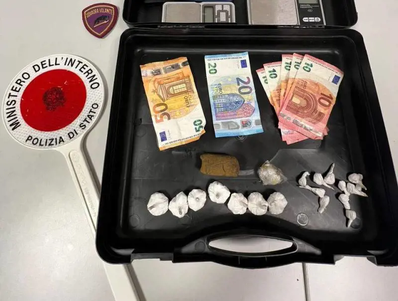 Gli occupano casa, gli rubano la pensione e spacciano. L'orrore dei tunisini sul disabile