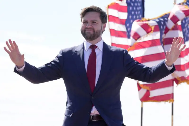 L'infanzia difficile, i marines, la svolta trumpiana: chi è JD Vance, il nuovo vicepresidente Usa