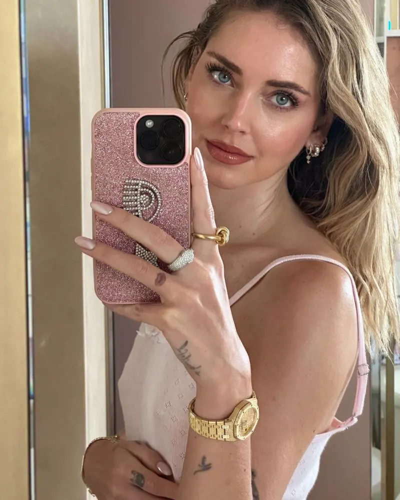 Il ricovero di Fedez e la lite per la separazione. Continua il silenzio di Chiara Ferragni sui social