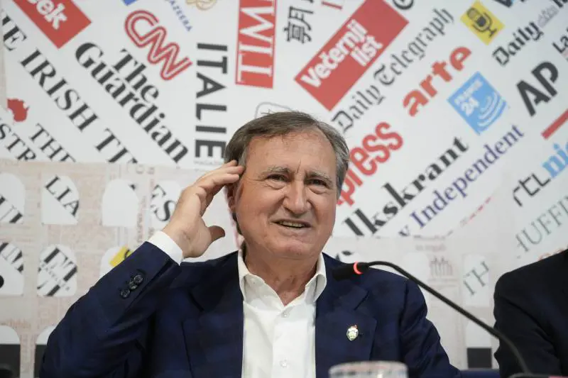 Il sindaco di Venezia Brugnaro resiste alle pressioni: "Non mi dimetto"