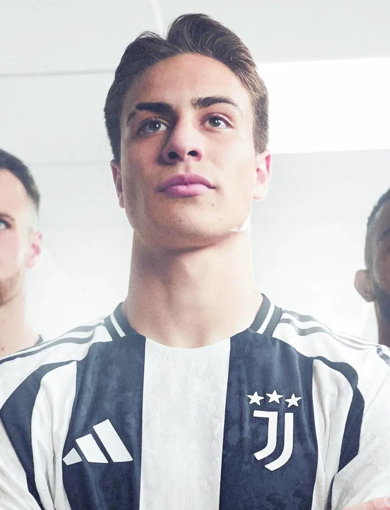 Juve, la maglia va sulla "luna" (per ora) senza sponsor