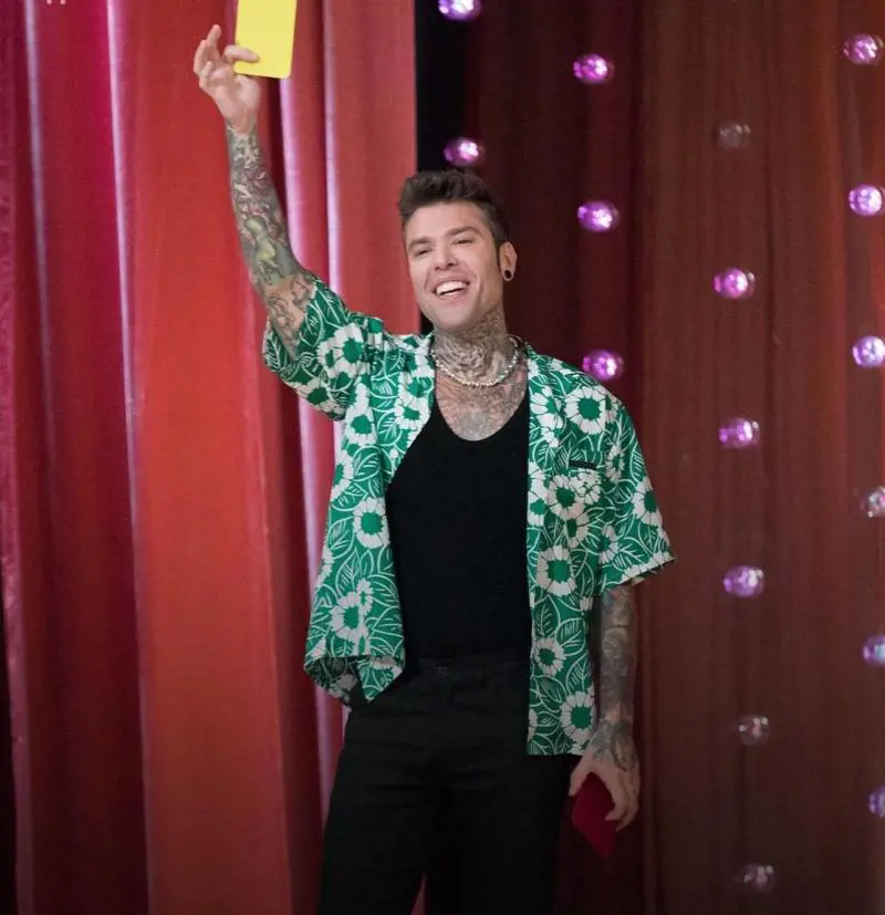 Fedez fuori da Lol: il rapper non sarà alla conduzione del reality della risata
