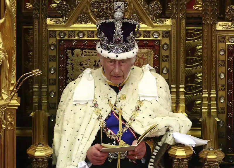Re Carlo, oltre 85 milioni di euro per l’incoronazione: scoppia la polemica