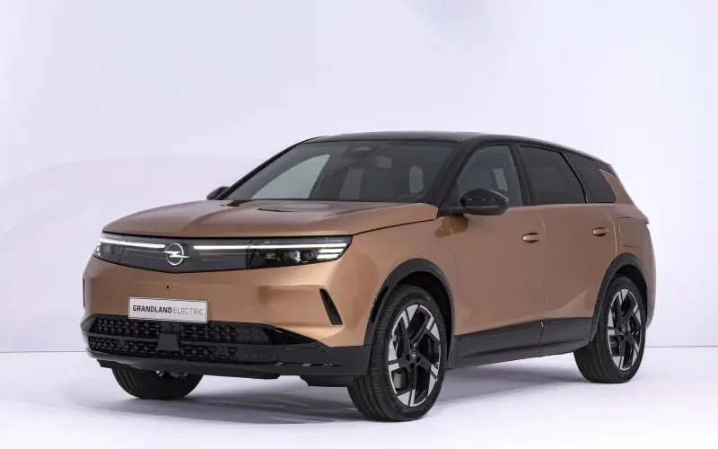 Il nuovo Opel Grandland debutta a Milano