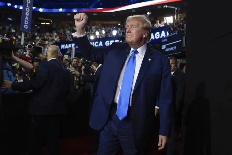 Trump: "Mi sono preso una pallottola per la democrazia"